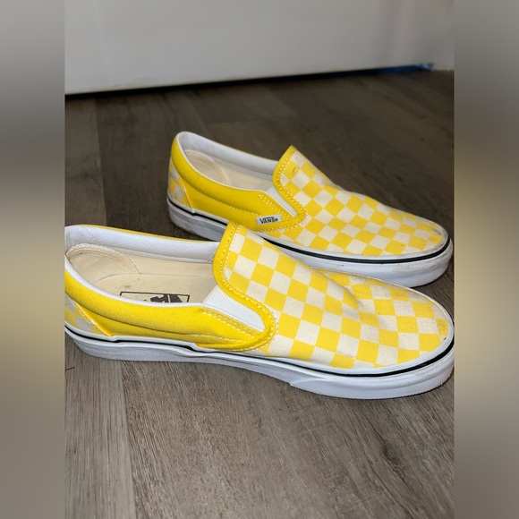 Women’s Checkered Vans - Picture 2 of 5